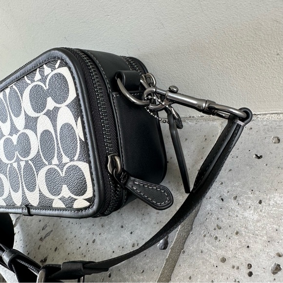 NWT Coach Wyatt Crossbody In Signature Canvas - Picture 3 of 11